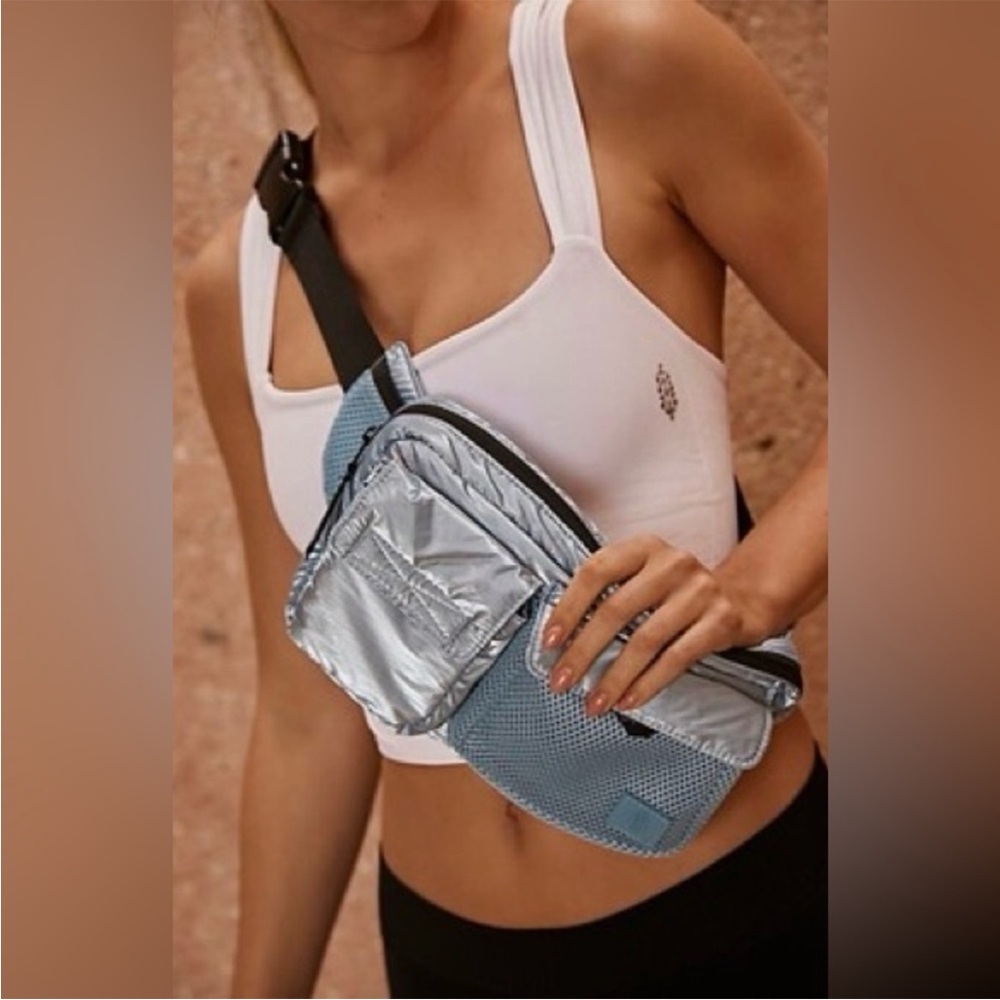 *NEW* FP Movement Courtside Cargo Sling Bag Ice Blue Metallic Belt Fanny Purse - Picture 3 of 10